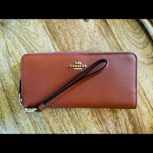 NW/OT Coach Continental Wallet